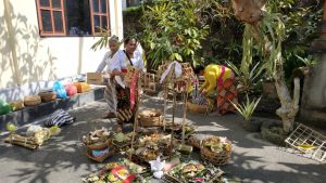 tradisi-ngayah-simbol-gotong-royong-di-bali-yang-menginspirasi