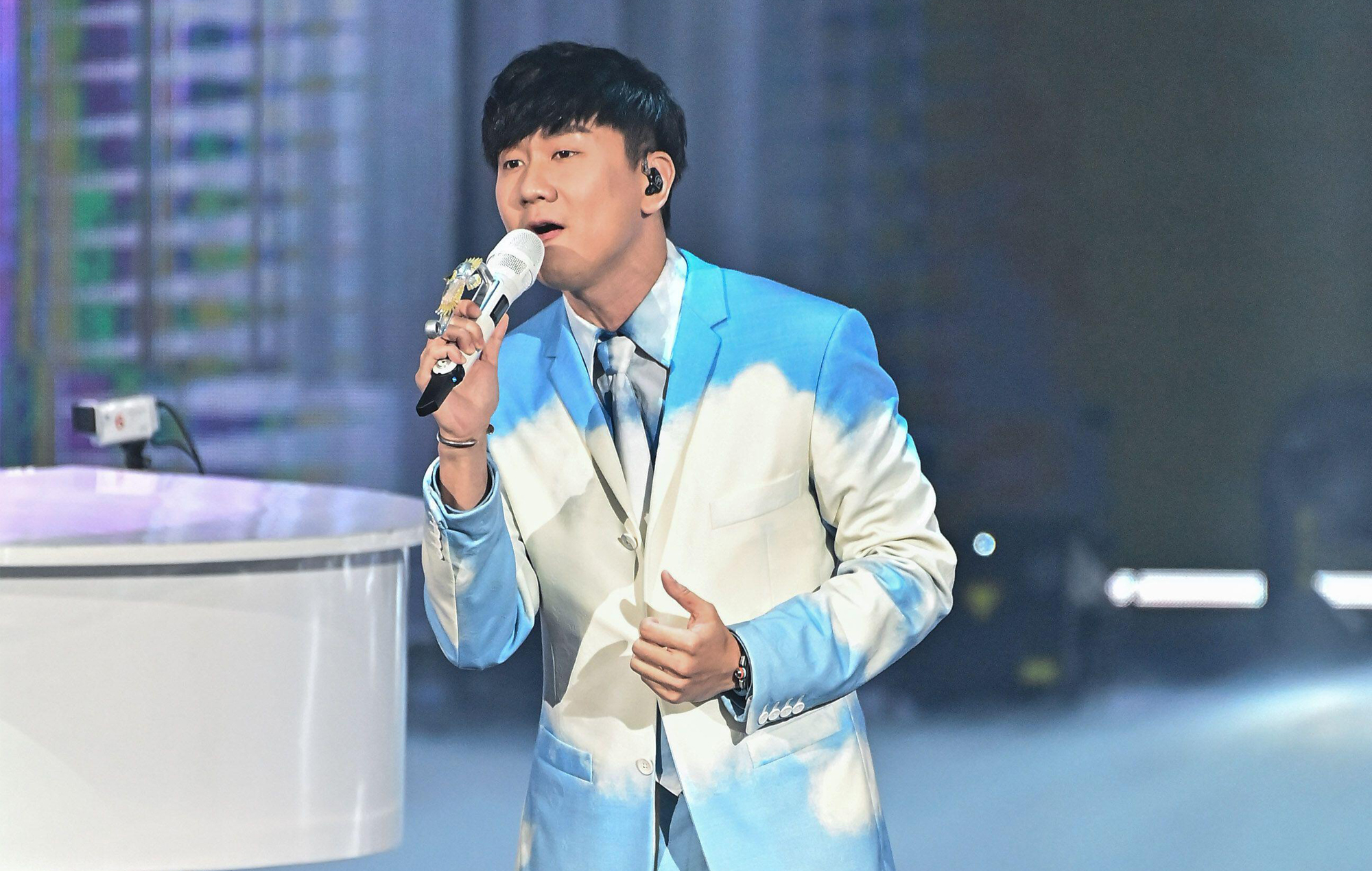 JJ Lin: The Mandopop Maestro – A Masterful Performer