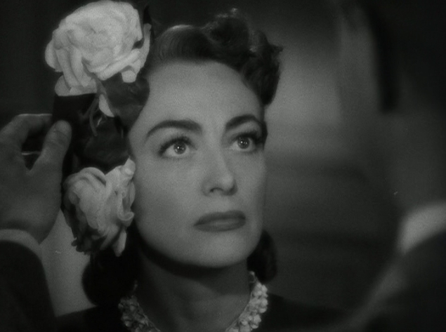 Joan Crawford: The Indomitable Star – A Hollywood Icon