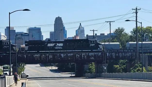 Norfolk Southern Ingin Membeli Satu - Satunya Jalur Kereta Api Milik Kota di AS